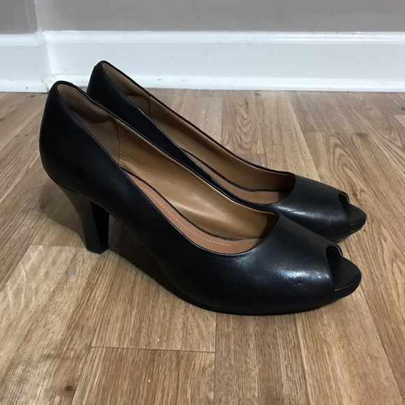 clarks artisan peep toe
